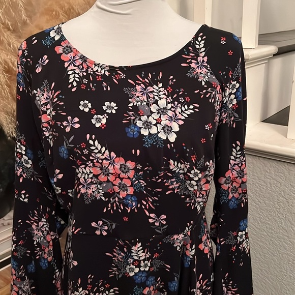 Torrid Floral Challis Bell Sleeve Dress Size 1X - Picture 5 of 10